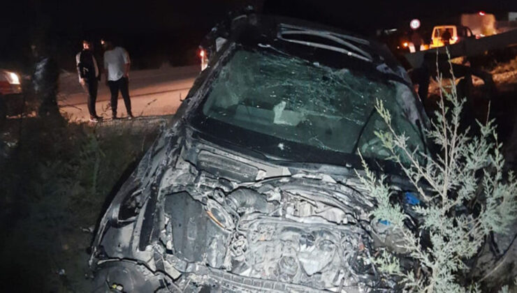 Muğla'da otomobil önce yayaya sonra beton direğe çarptı: 1 ölü, 2 ağır yaralı